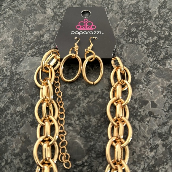 FWP NWT PAPARAZZI GOLD TONED FASHION JEWELRY CHAIN NECKLACE & EARRINGS SET - Picture 2 of 3
